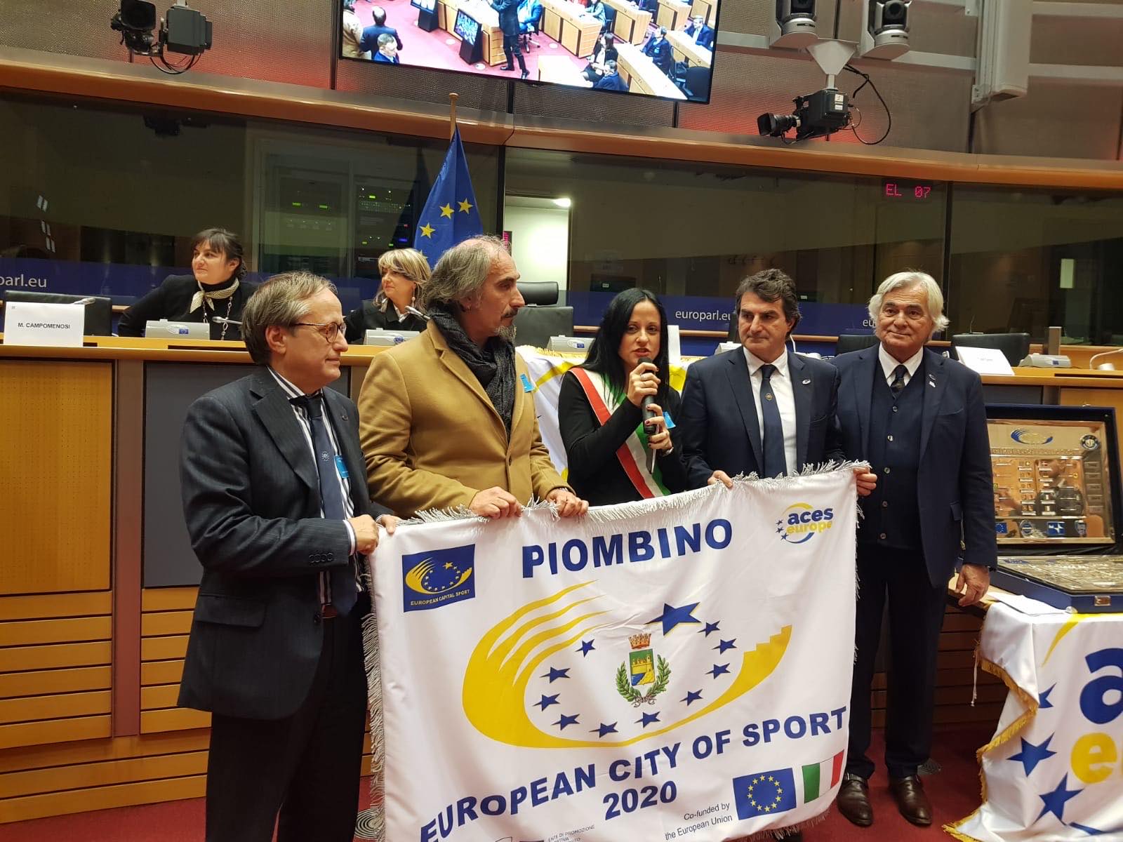 Parodi e Cresci a Bruxelles per ricevere la bandiera ufficiale di Piombino 2020