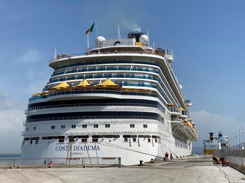 La Costa Diadema ha attraccato nel porto di Piombino
