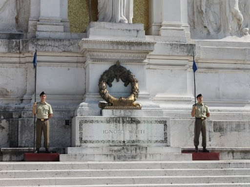 OMAGGIO AI CADUTI PER LA PATRIA, PIOMBINO CONFERISCE LA CITTADINANZA ONORARIA AL MILITE IGNOTO