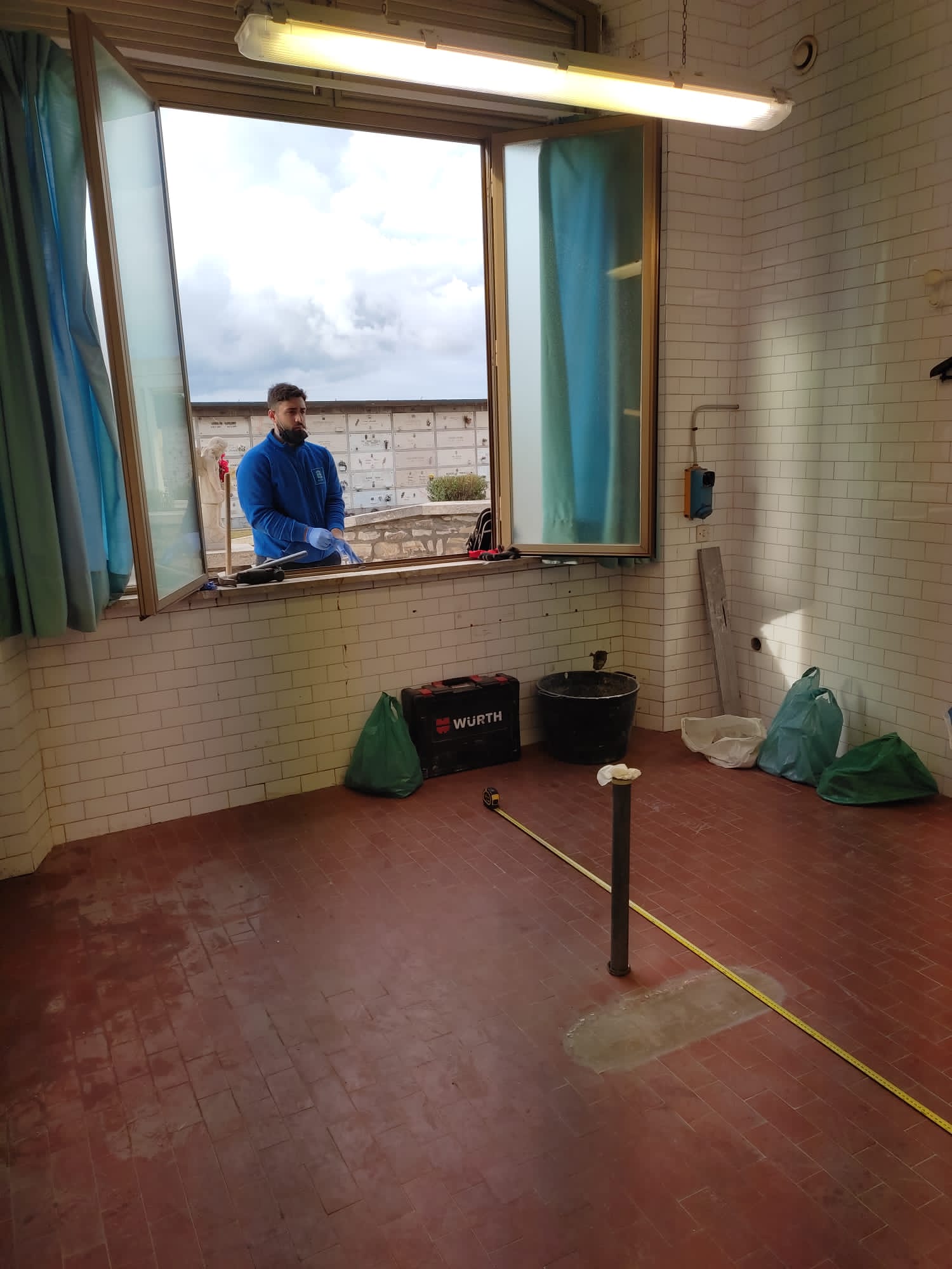 CIMITERO DI PIOMBINO, SONO INIZIATI I LAVORI DI RISTRUTTURAZIONE DELLA SALA AUTOPTICA