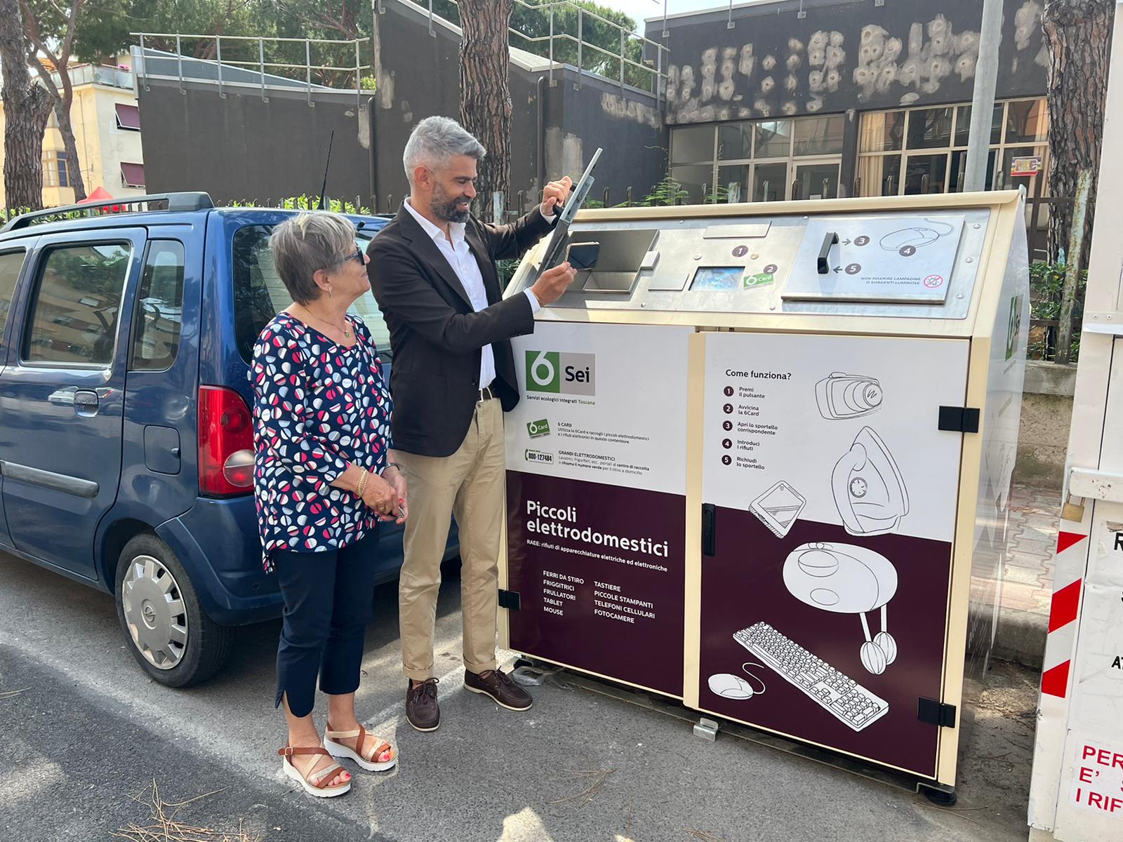 Quattro cassonetti per la raccolta dei Raee