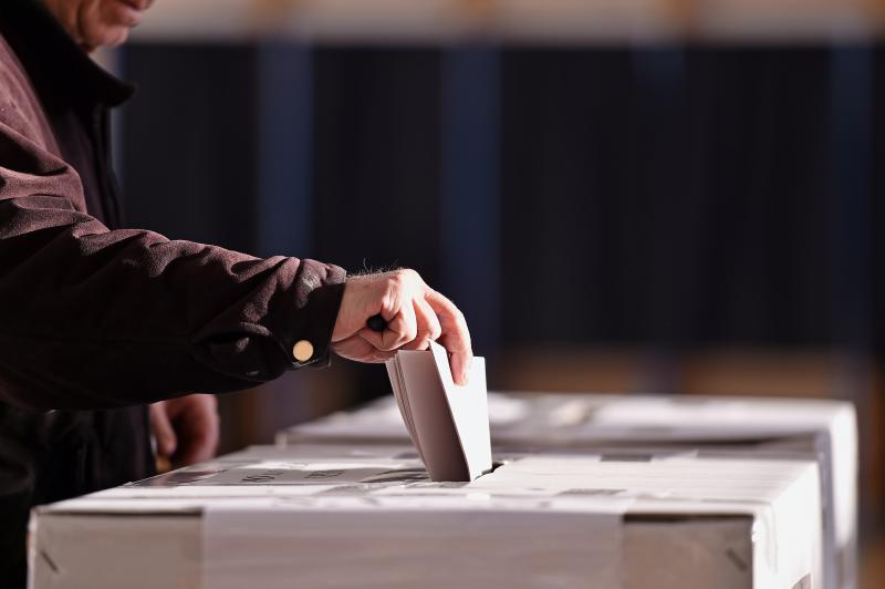 Referendum, uffici aperti per carte didentit e tessere elettorali