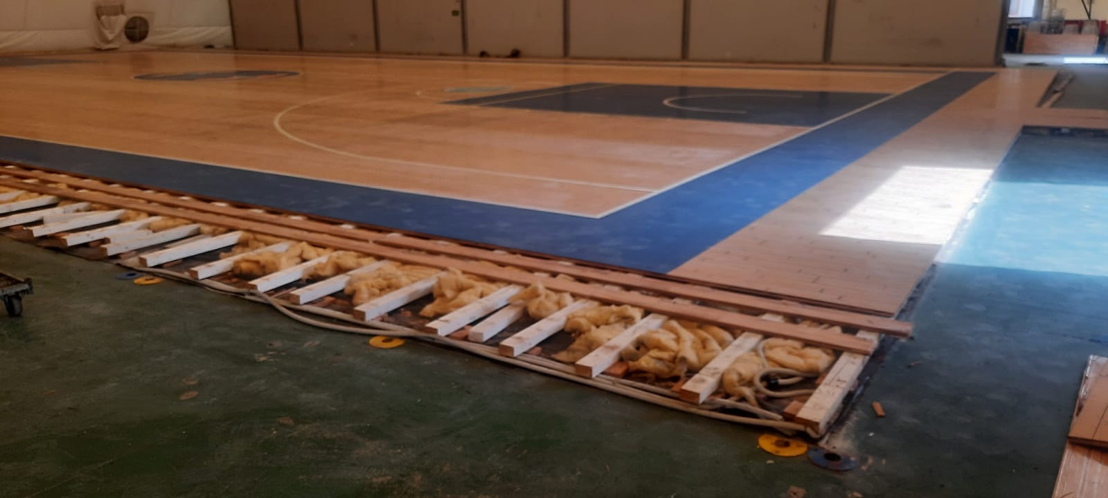 Al via il rifacimento del parquet del Palatenda e del palazzetto Cubo