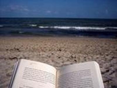 Un\'estate tutta da leggere, al parco, in spiaggia, in compagnia