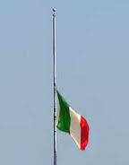 FUNERALI DEL SINDACO VASSALLO: BANDIERE A MEZZ\'ASTA AL COMUNE DI PIOMBINO