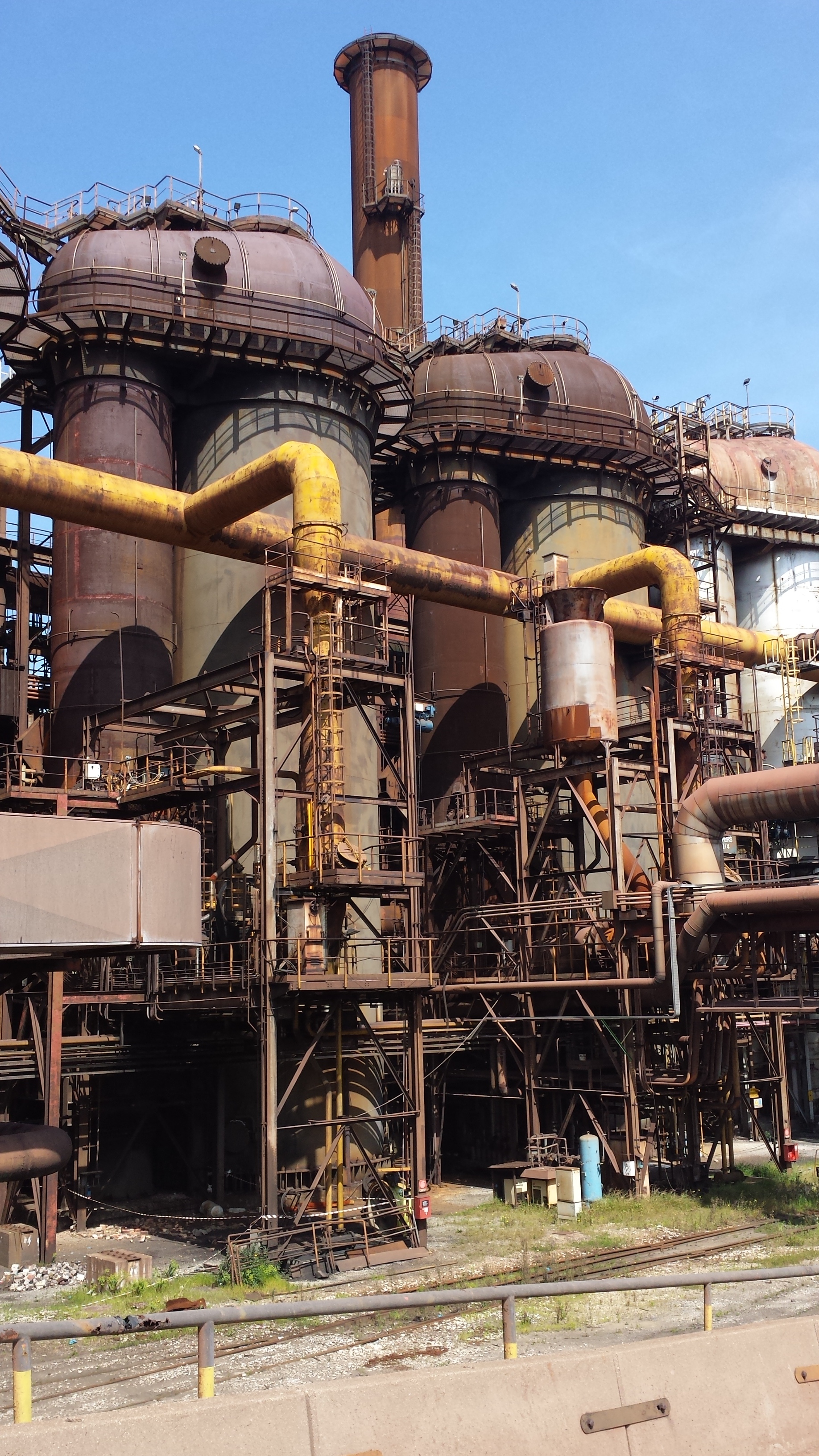 Da oggi il trasferimento dell\'Archivio delle acciaierie presso i locali ex Volpi Il materiale documentario in deposito all\'Archivio storico comunale