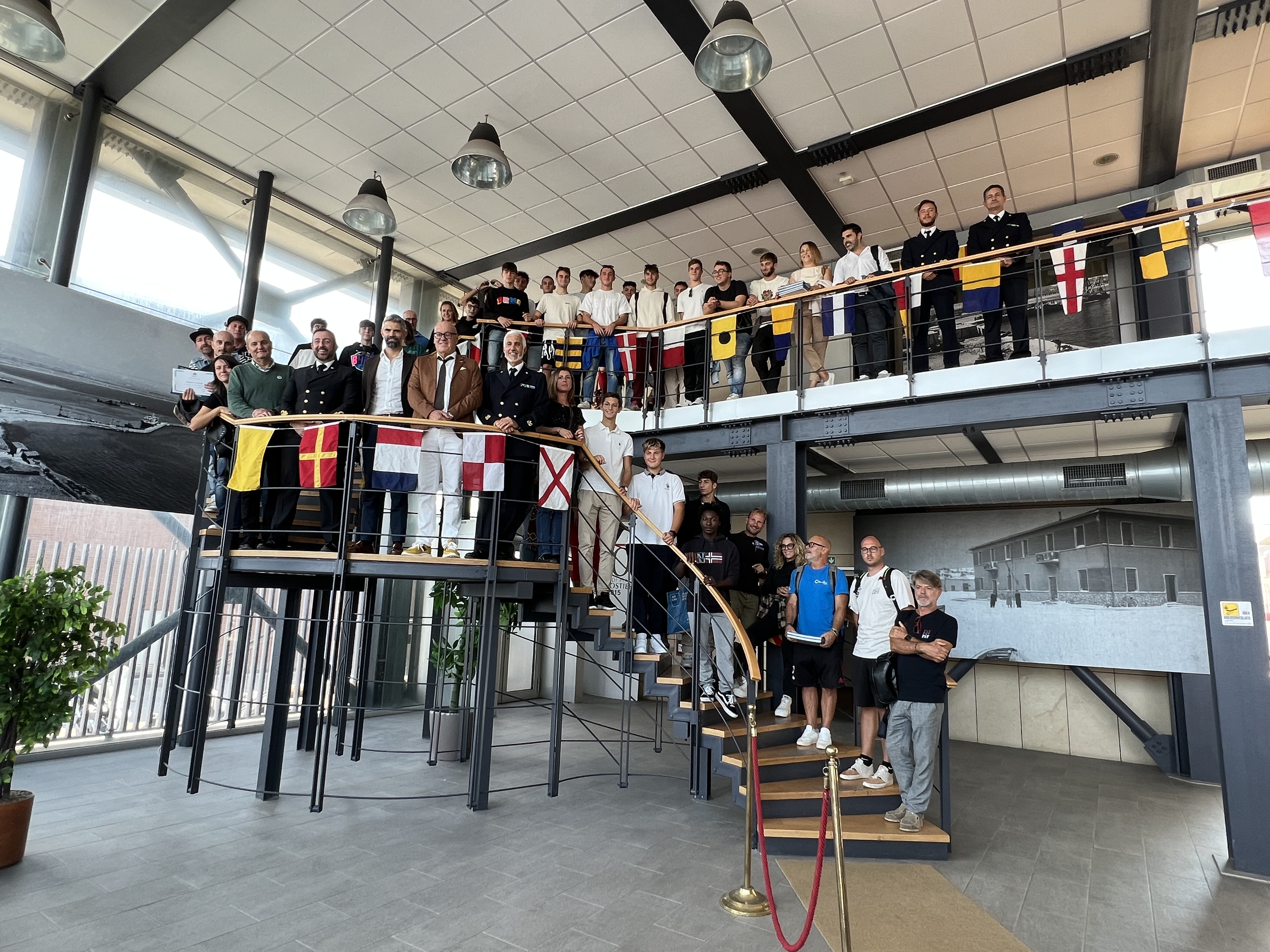 Premiazione bagnini 2022: premiati oggi nella sede della Capitaneria di Porto i bagnini meritevoli