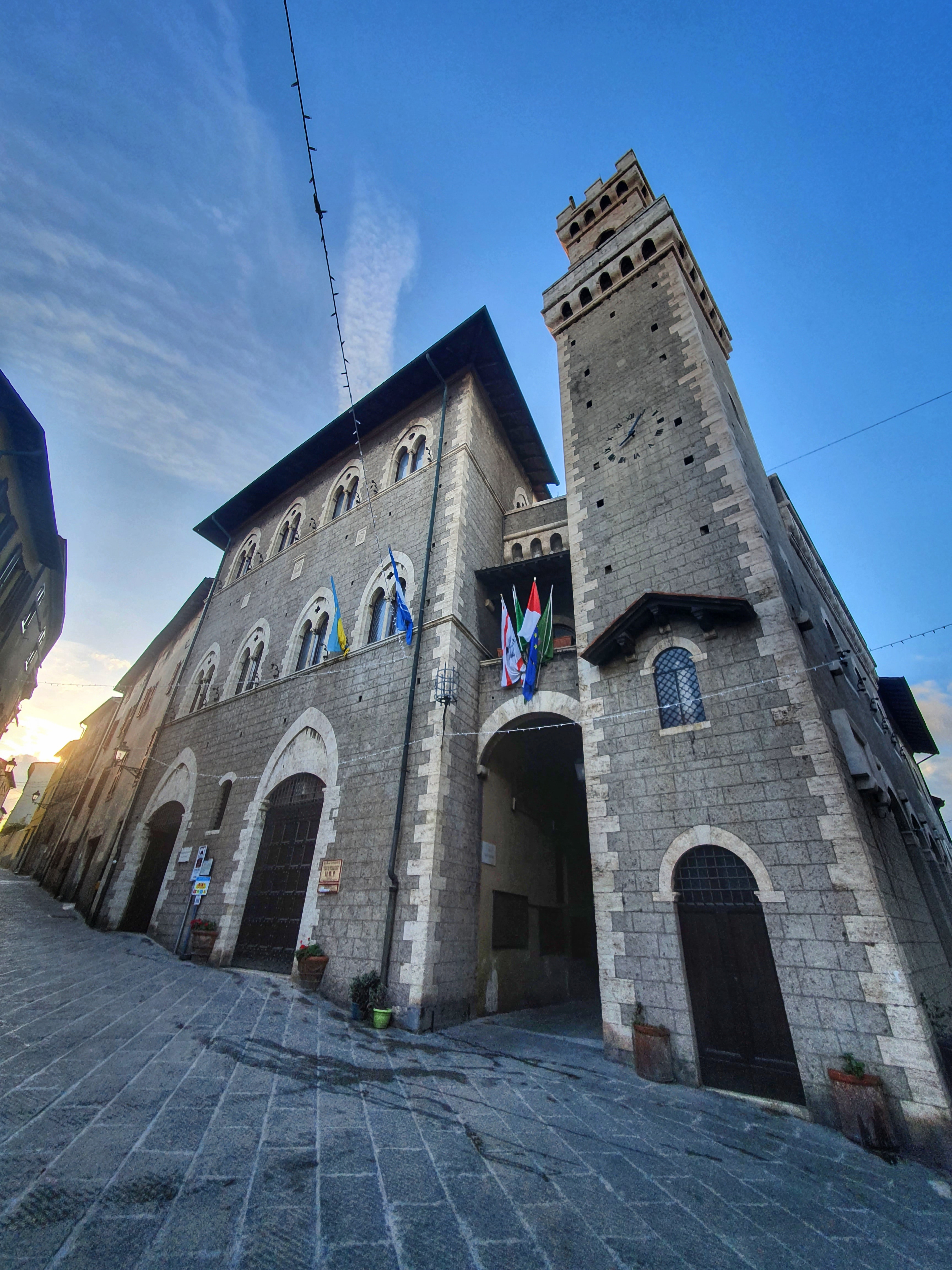 Fino al 31 dicembre ancora possibile partecipare a questi bandi Souvenir di Piombino, Adotta una vetrina, PrestO, Contributo straordinario per lacquisto delle sementa agricole