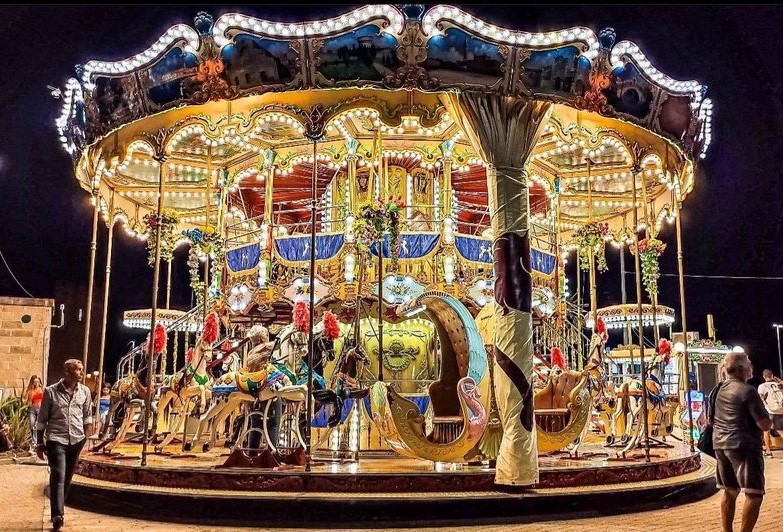 Nuova attrazione in piazza Verdi: in citt� arriva la giostra a cavalli