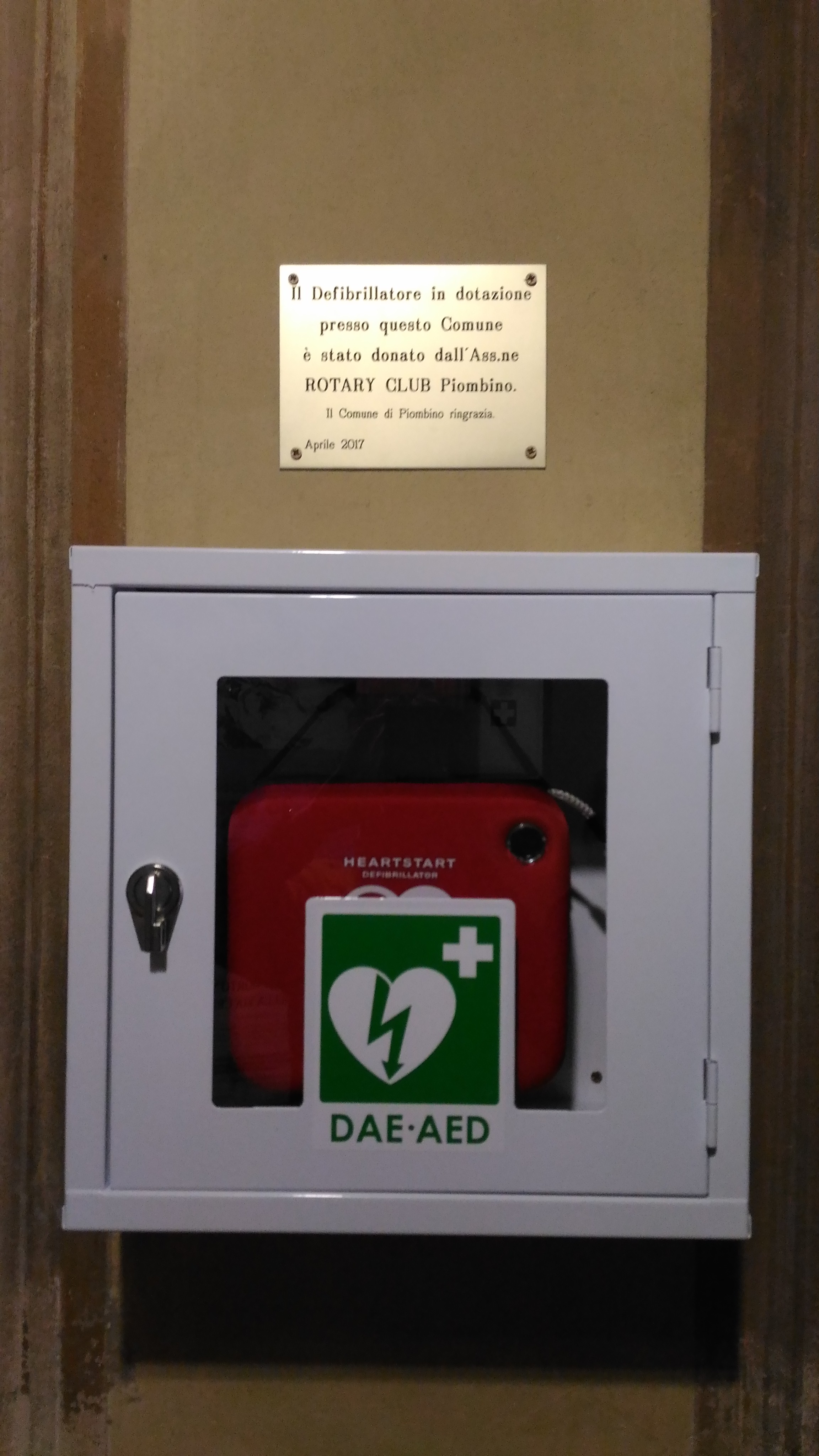 Un nuovo  defibrillatore in Comune donato dal Rotary Club