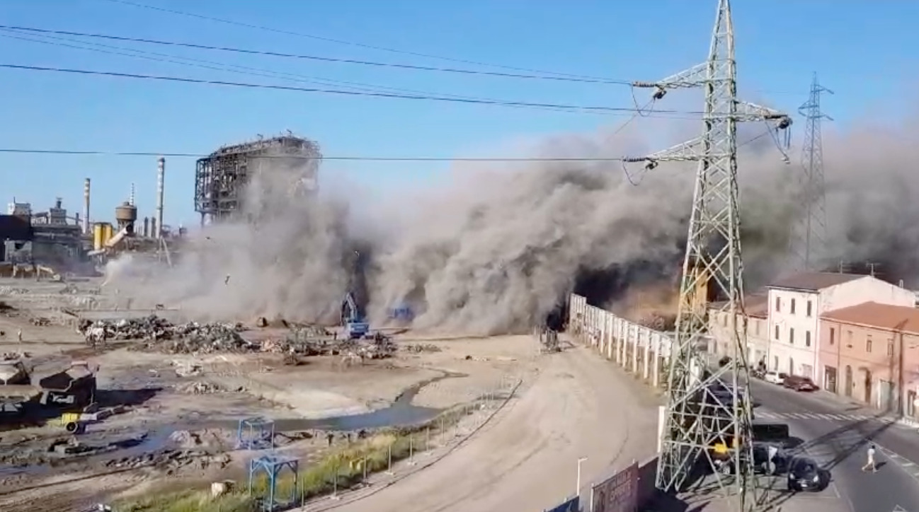 Demolizioni in fabbrica: il Comune di Piombino presenta un esposto alla Procura della Repubblica