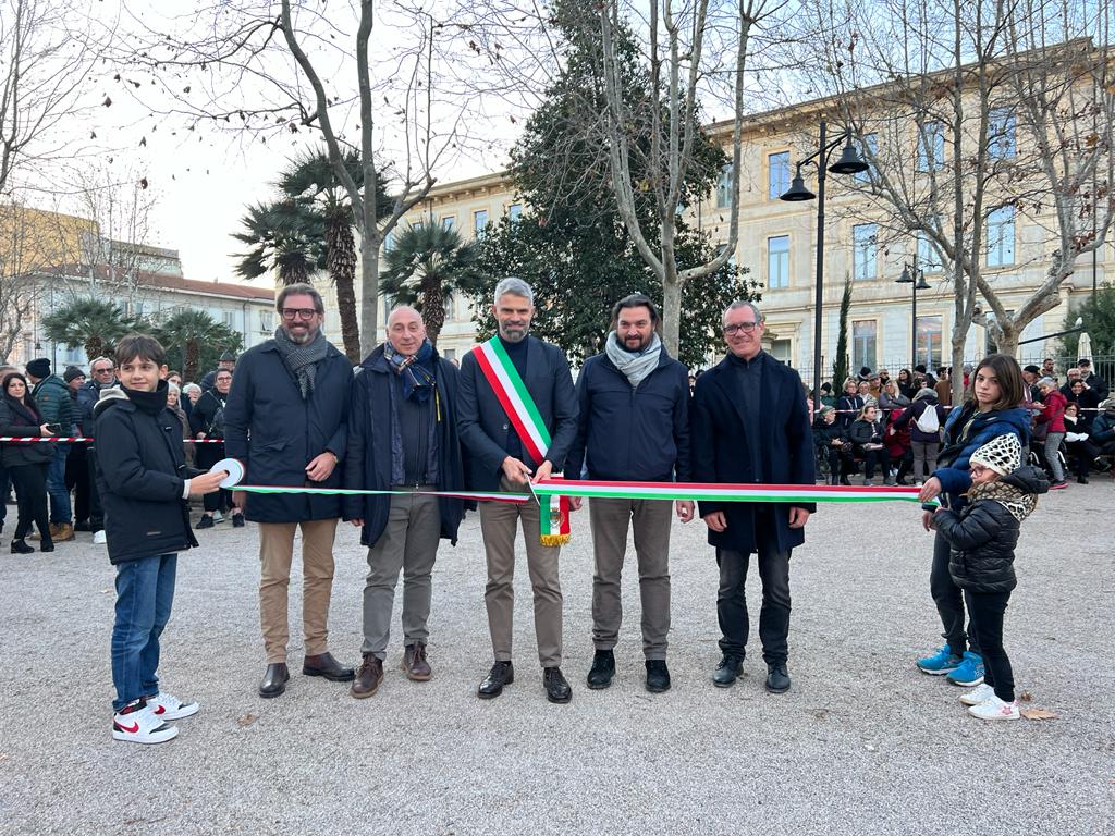 Inaugurato il nuovo volto di piazza Dante