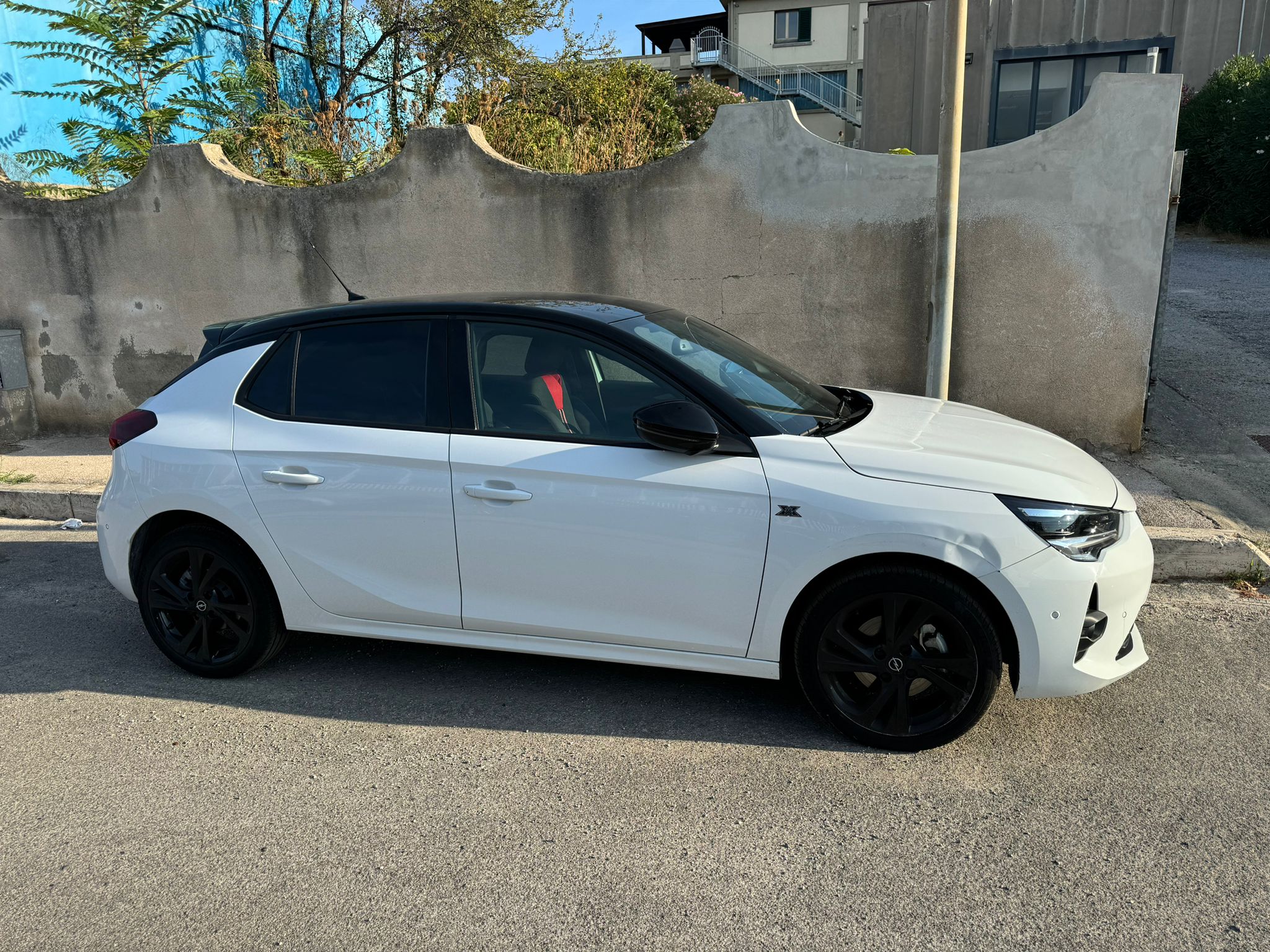 Una nuova auto a servizio della Polizia Municipale